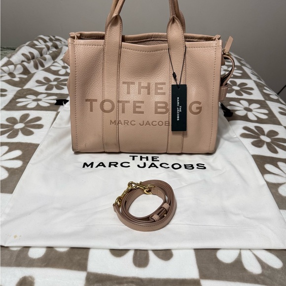 Marc Jacobs Handbags - Marc Jacobs Beige Tote Bag